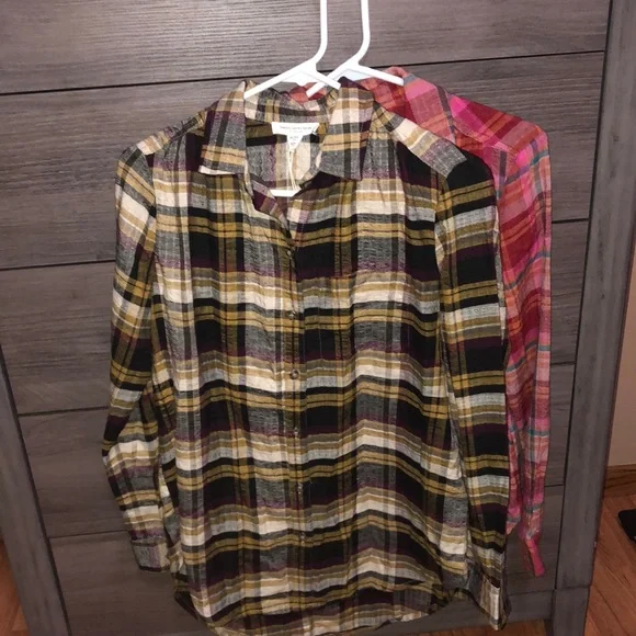 2 beachlunchlounge plaid shirts!❤️ - Picture 1 of 8